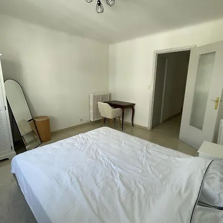 아파트 Le Niquet Spacious 2-bedroom In The Heart Of *