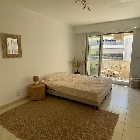 아파트 Le Niquet Spacious 2-bedroom In The Heart Of