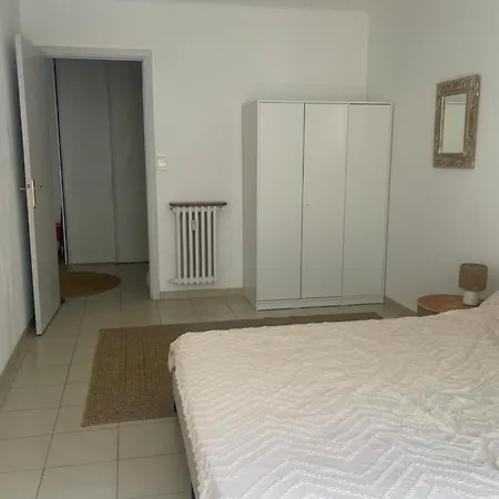 아파트 Le Niquet Spacious 2-bedroom In The Heart Of