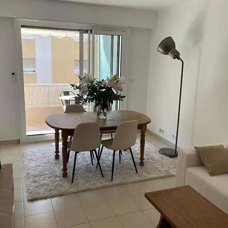 Le Niquet Spacious 2-bedroom In The Heart Of Apartamento Antibes