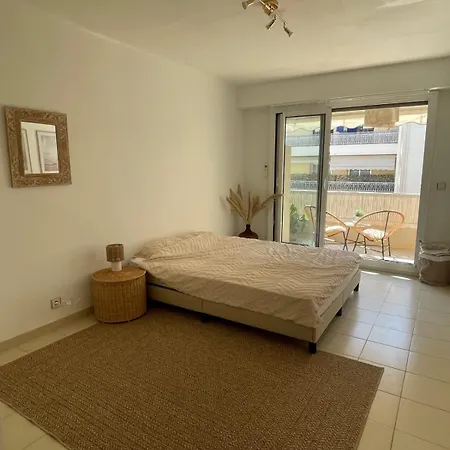 아파트 Le Niquet Spacious 2-bedroom In The Heart Of *